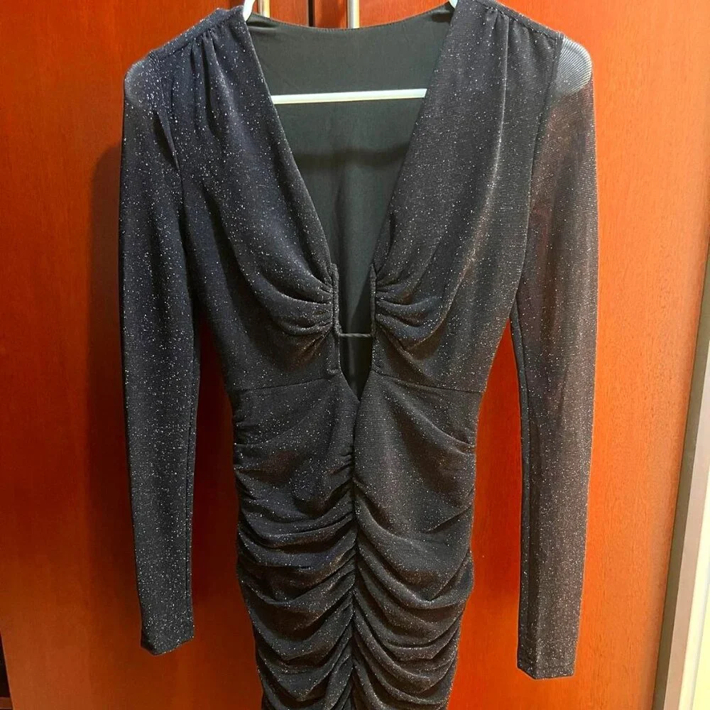 ✨ Elegant Glittery Dress - Size XS ✨ - Picture 1 of 2